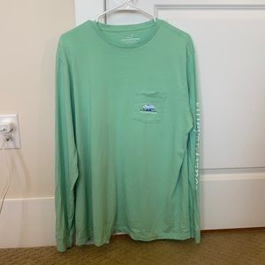 COPY - Vineyard vine long sleeve graphic t shirt size L